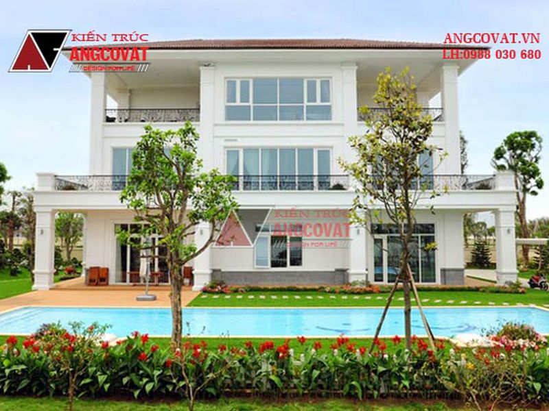 nhà biệt thự 3 tầng có bể bơi với hệ thống sân vườn rộng lớn