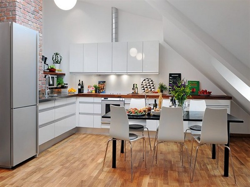 Bếp ăn tiện nghi, sang trọng trên tầng áp mái