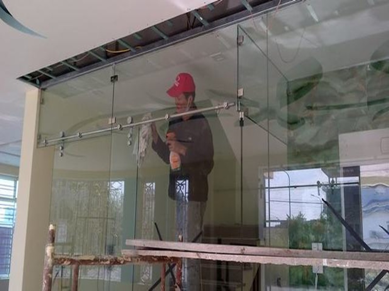 biện pháp thi công vách kính cường lực