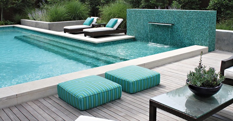 hồ bơi hiện đại trong thiết kế sân thượng