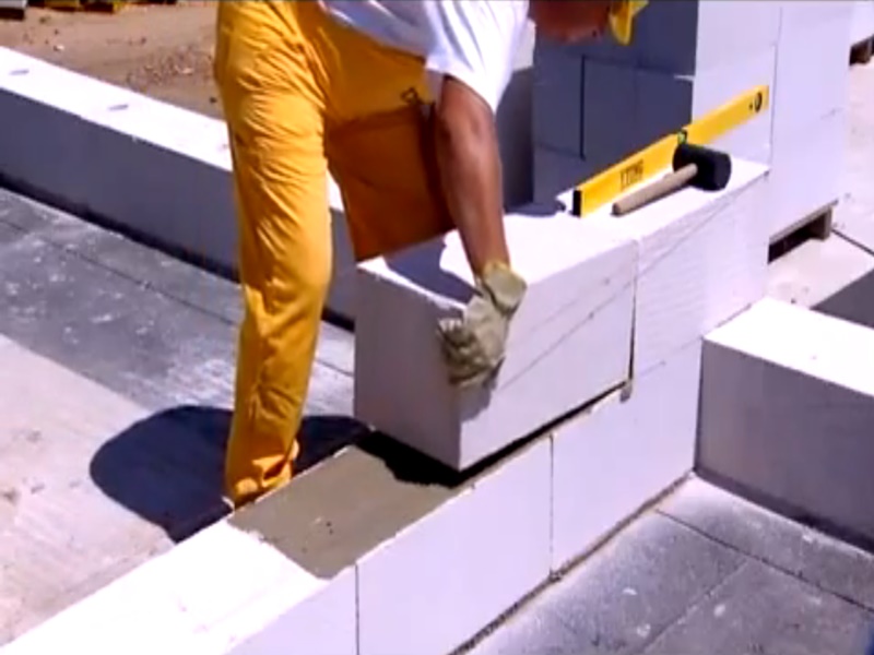 Gạch bê tông bọt khí là gì? Thi công gạch bê tông bọt khí