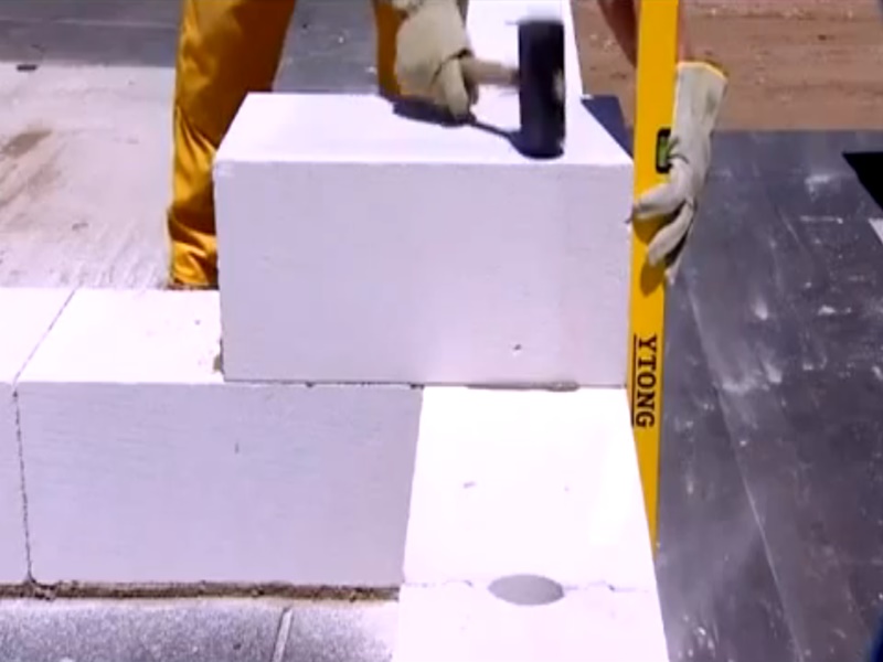 Gạch bê tông bọt khí là gì? Thi công gạch bê tông bọt khí