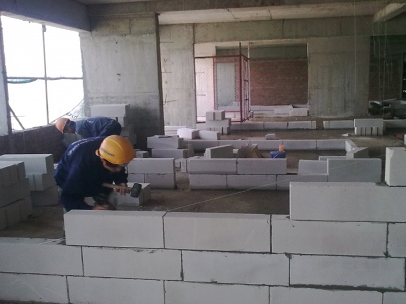 Gạch bê tông bọt khí là gì? Thi công gạch bê tông bọt khí