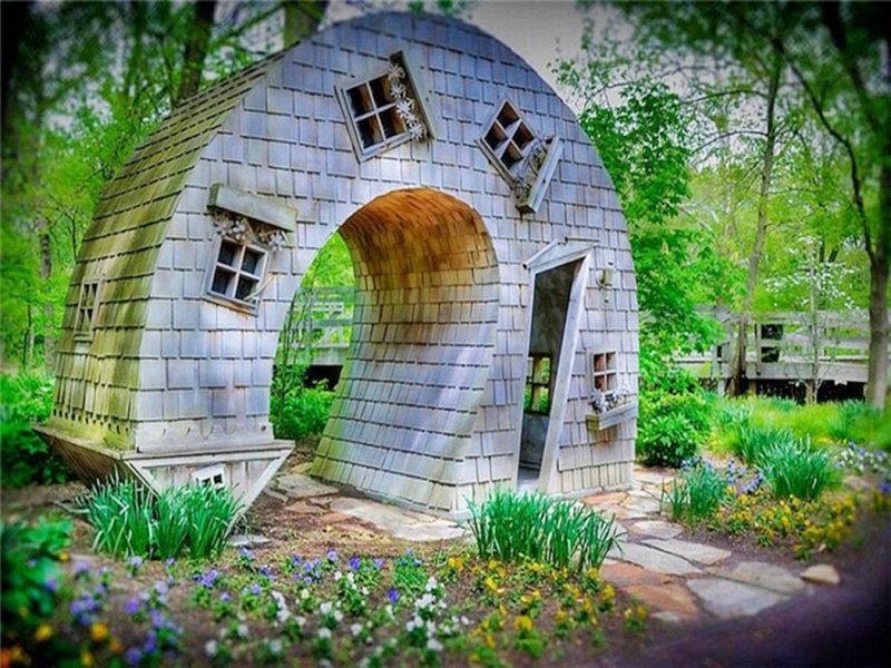 Ngôi nhà cong hình mũi tên giữa khu rừng-những ngôi nhà độc nhất vô nhị