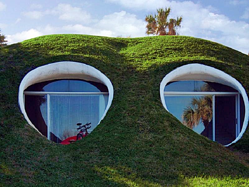 những ngôi nhà độc nhất vô nhị-Nhà dưới lòng đất với cửa kính lấy sáng