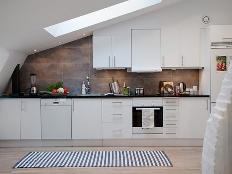 Phòng bếp rộng rãi trên tầng áp mái