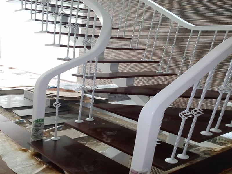 Thiết kế cầu thang sắt xương cá đẹp ấn tượng