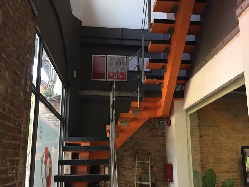 Thiết kế cầu thang sắt xương cá đẹp ấn tượng