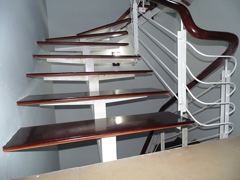 Thiết kế cầu thang sắt xương cá đẹp ấn tượng