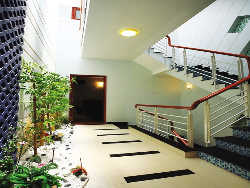 trang trí chiếu nghỉ cầu thang đẹp