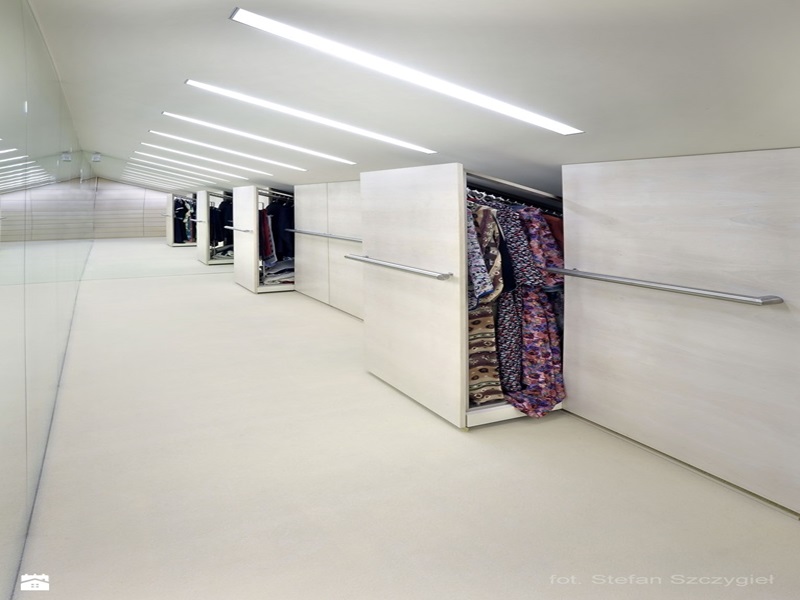 tủ chứa đồ trên tầng áp mái