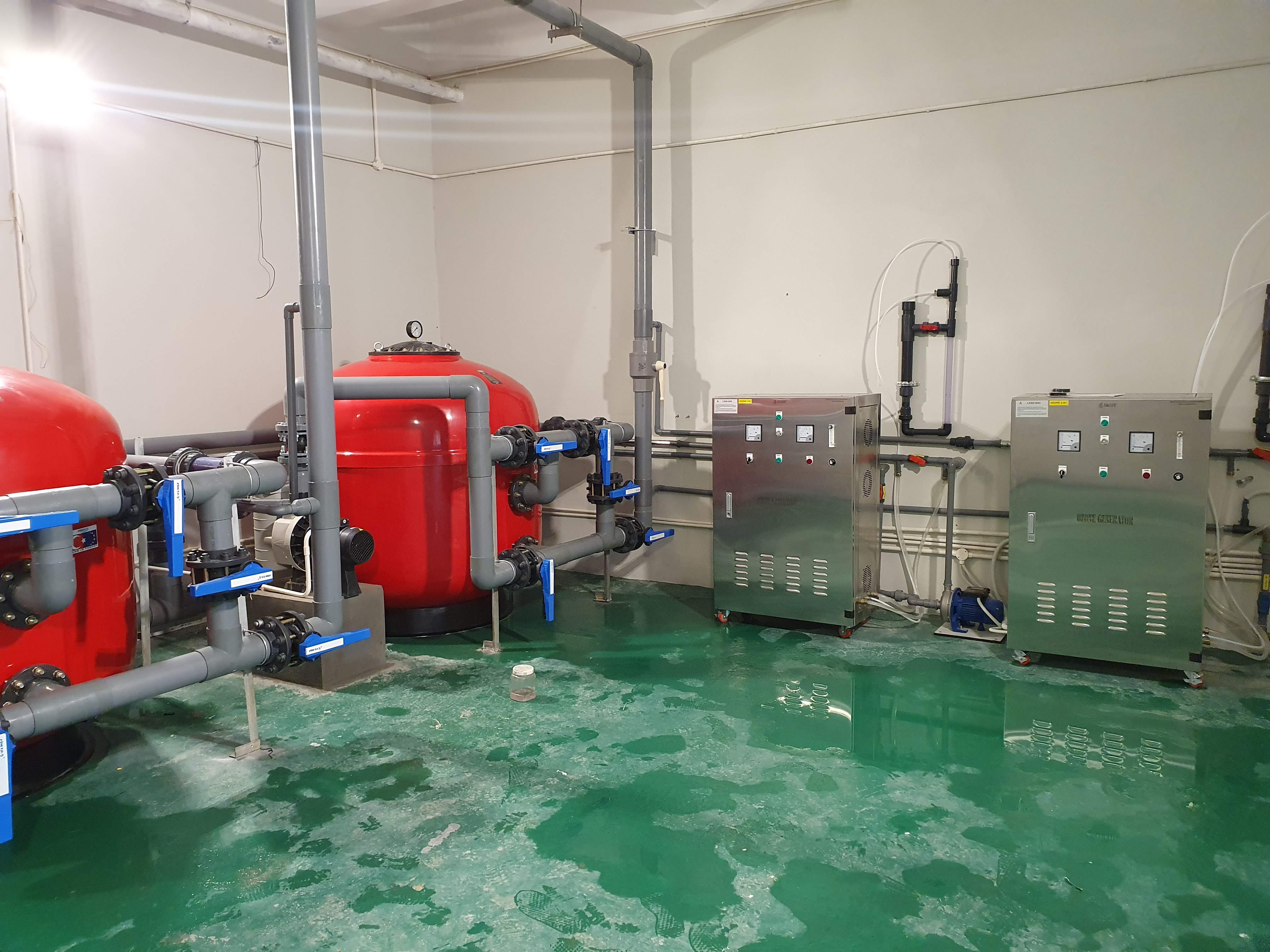 Lắp đặt máy Ozone cho bể bơi