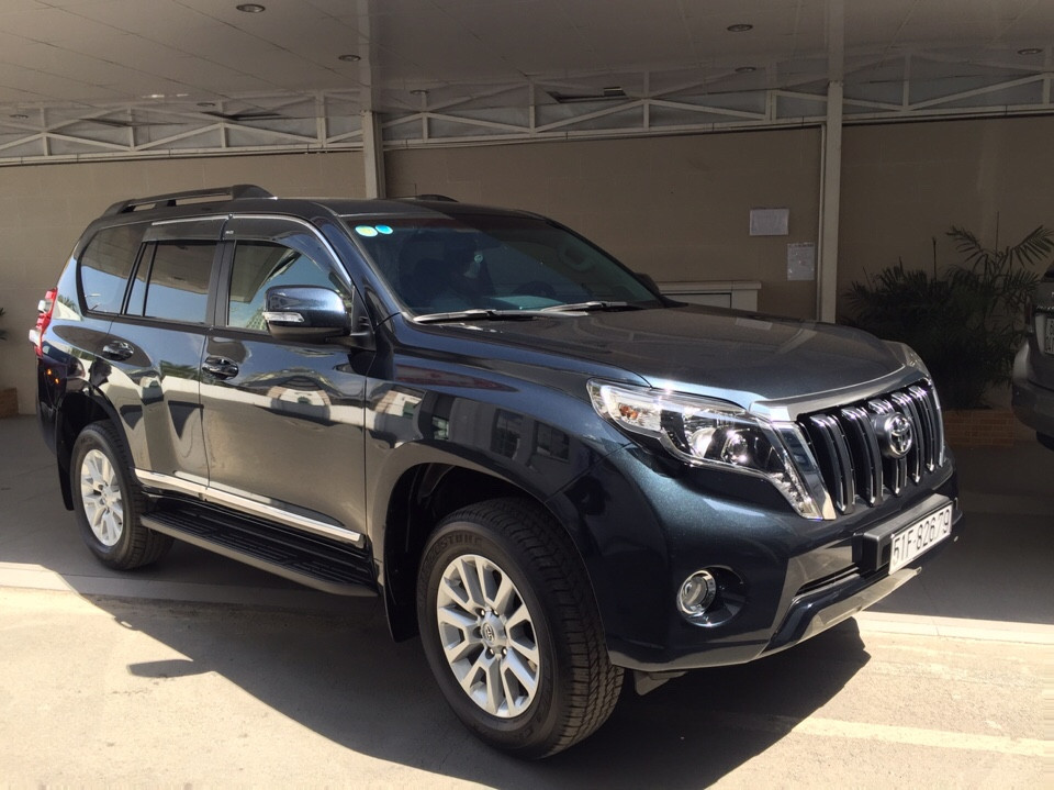 Cho thuê xe landcruiser prado v8