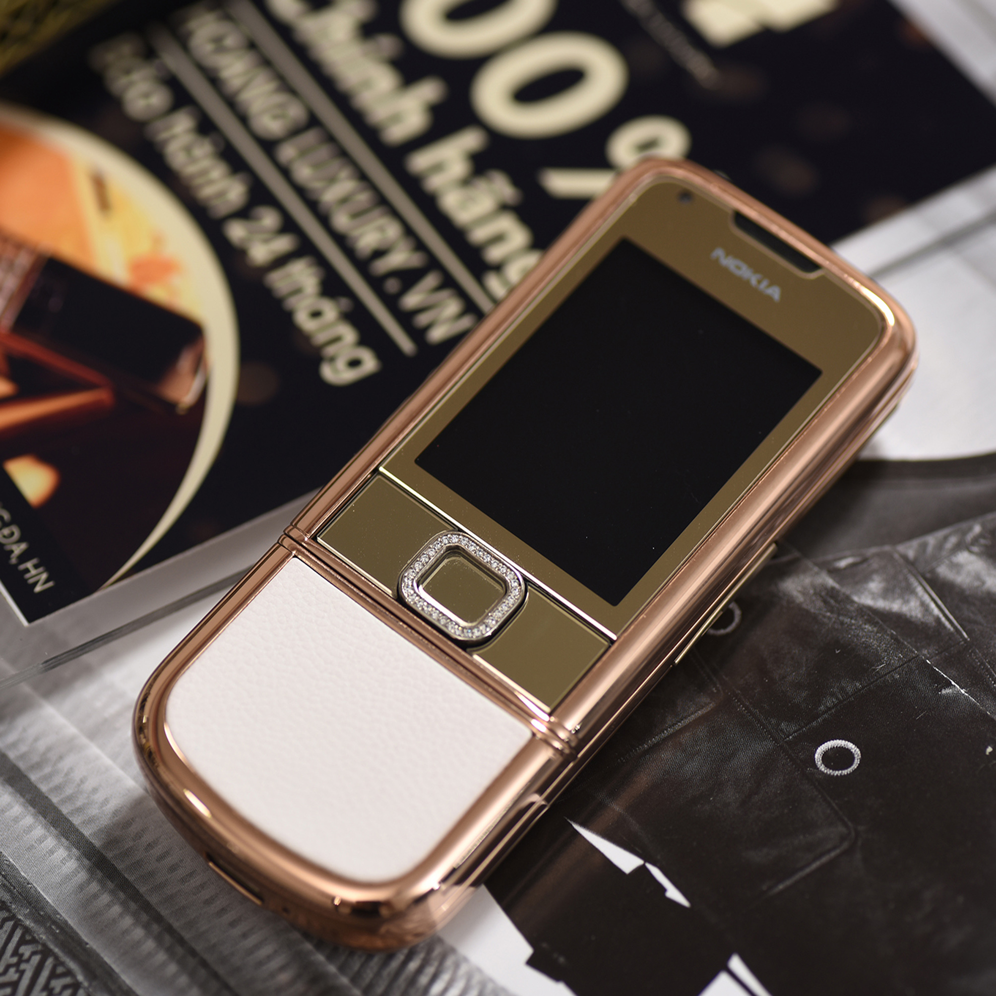 Lớp vỏ mạ vàng 24k của Nokia 8800 bị bai màu không còn là trở ngại ? Lớp vỏ mạ vàng 24k của Nokia 8800 bị bai màu không còn là trở ngại ?