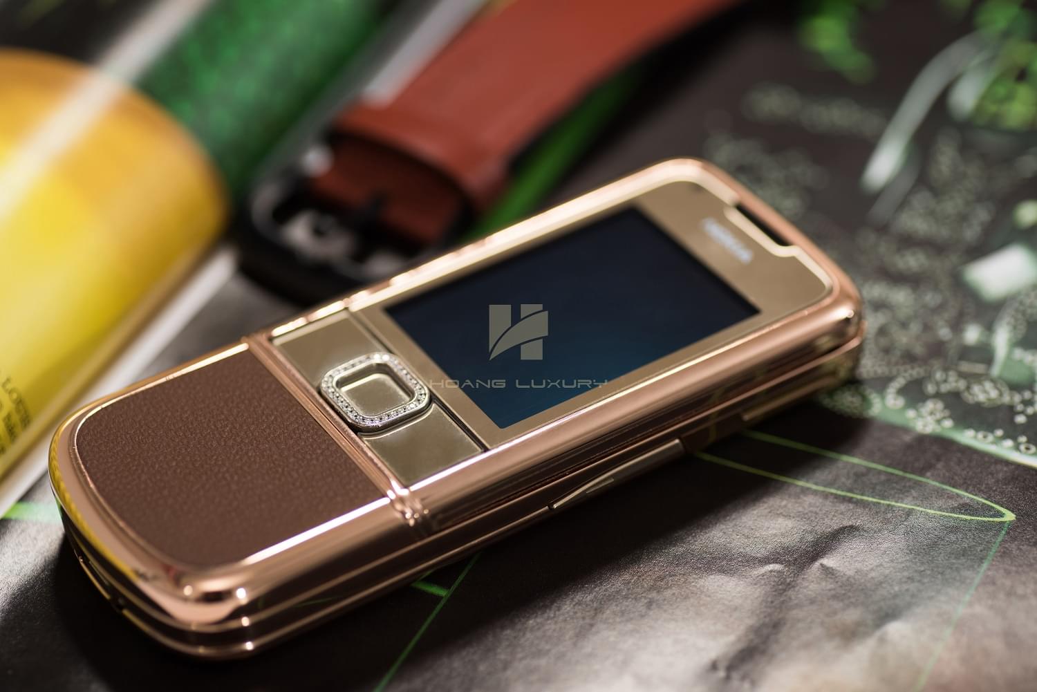 Nokia 8800 vàng hồng da nâu đính đá viền – khẳng định khí chất đấng mày râu Nokia 8800 vàng hồng da nâu đính đá viền – khẳng định khí chất đấng mày râu