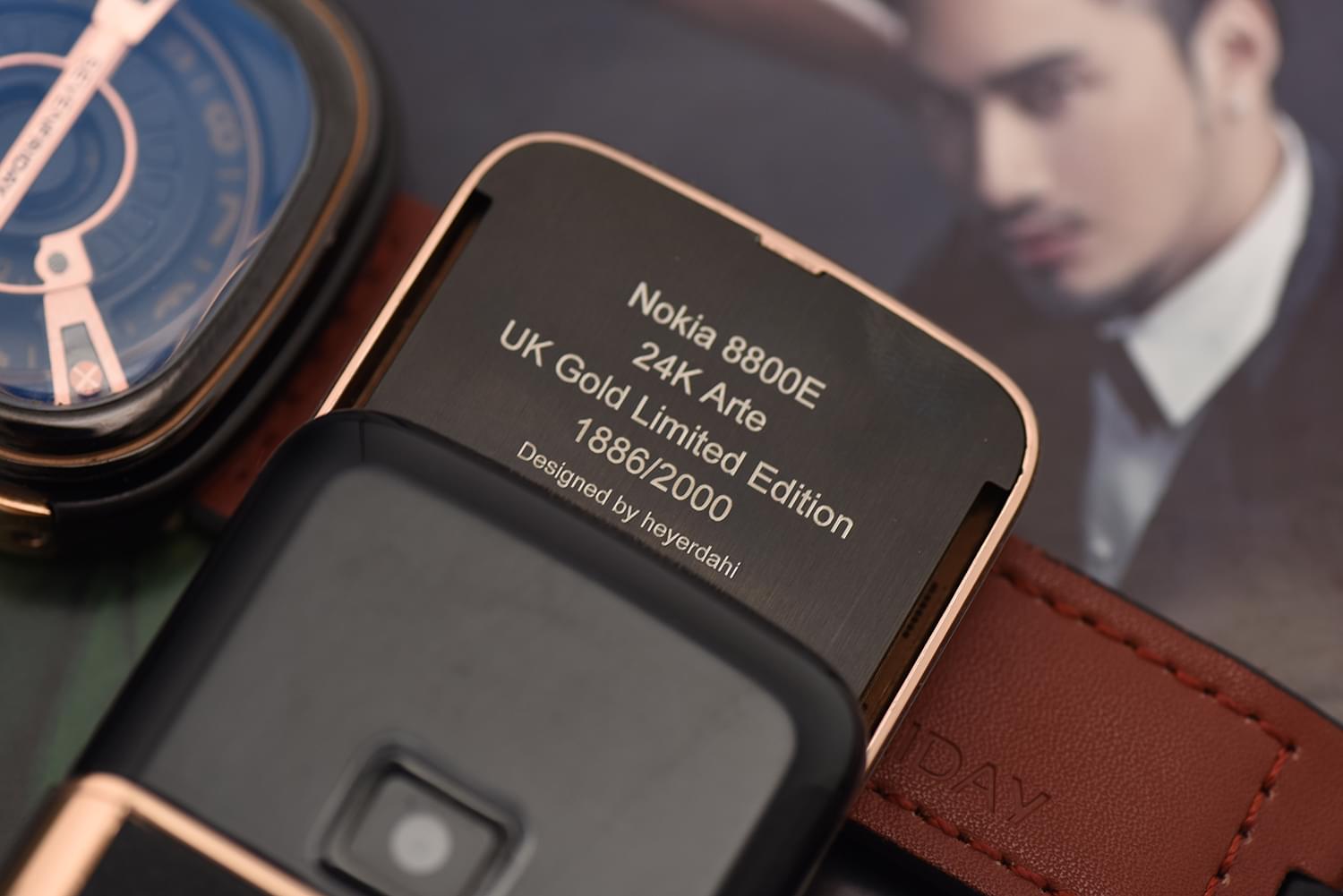 Nokia 8800 vàng hồng da đen – kẻ phá vỡ quy luật của thời gian Nokia 8800 vàng hồng da đen – kẻ phá vỡ quy luật của thời gian