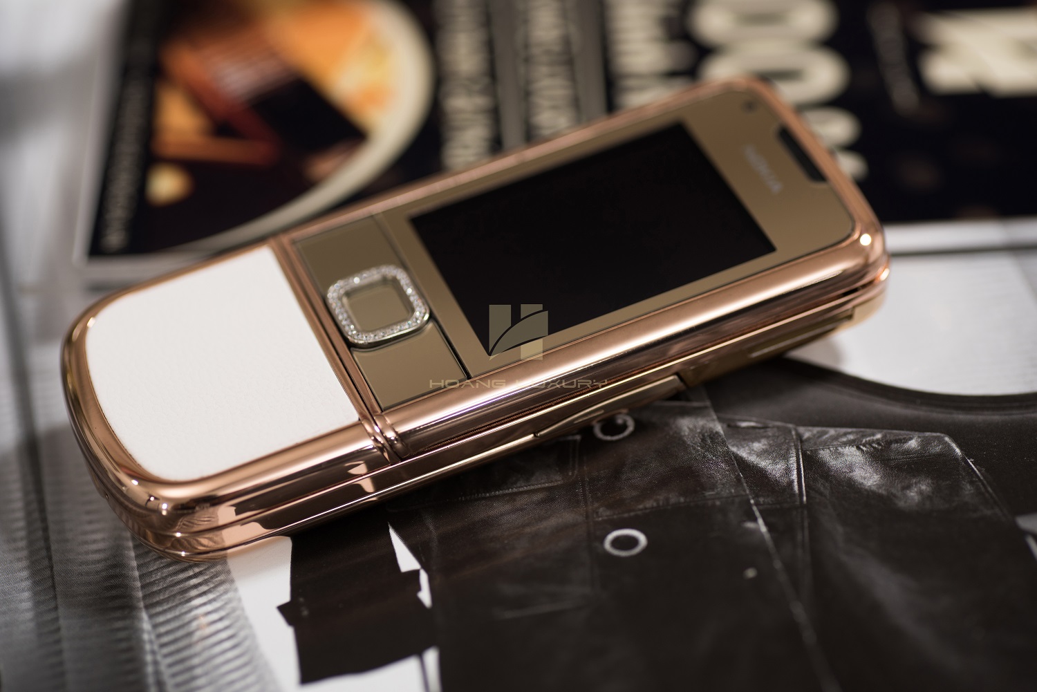 Người đẹp Nokia 8800 vàng hồng da trắng đá viền đã lên kệ! Người đẹp Nokia 8800 vàng hồng da trắng đá viền đã lên kệ!