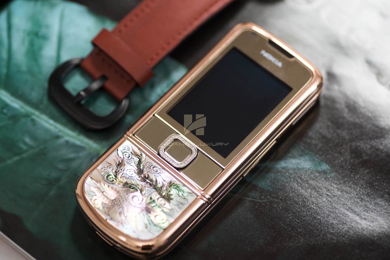 Người đẹp Á Đông Nokia 8800 vàng hồng Long Phụng đính kim cương Người đẹp Á Đông Nokia 8800 vàng hồng Long Phụng đính kim cương