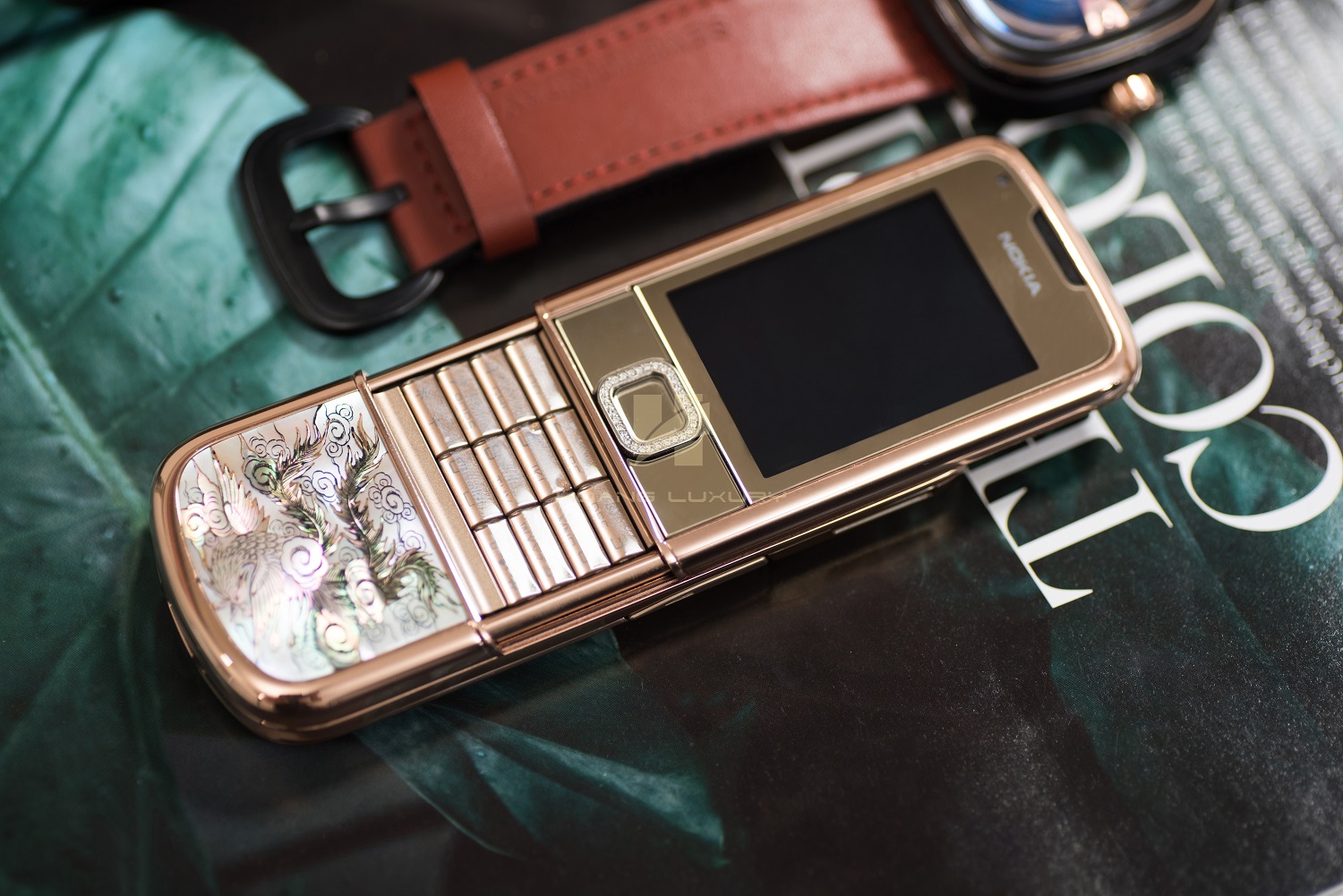 Vẻ đẹp thượng lưu của Nokia 8800 vàng hồng long phụng đính kim cương Vẻ đẹp thượng lưu của Nokia 8800 vàng hồng long phụng đính kim cương