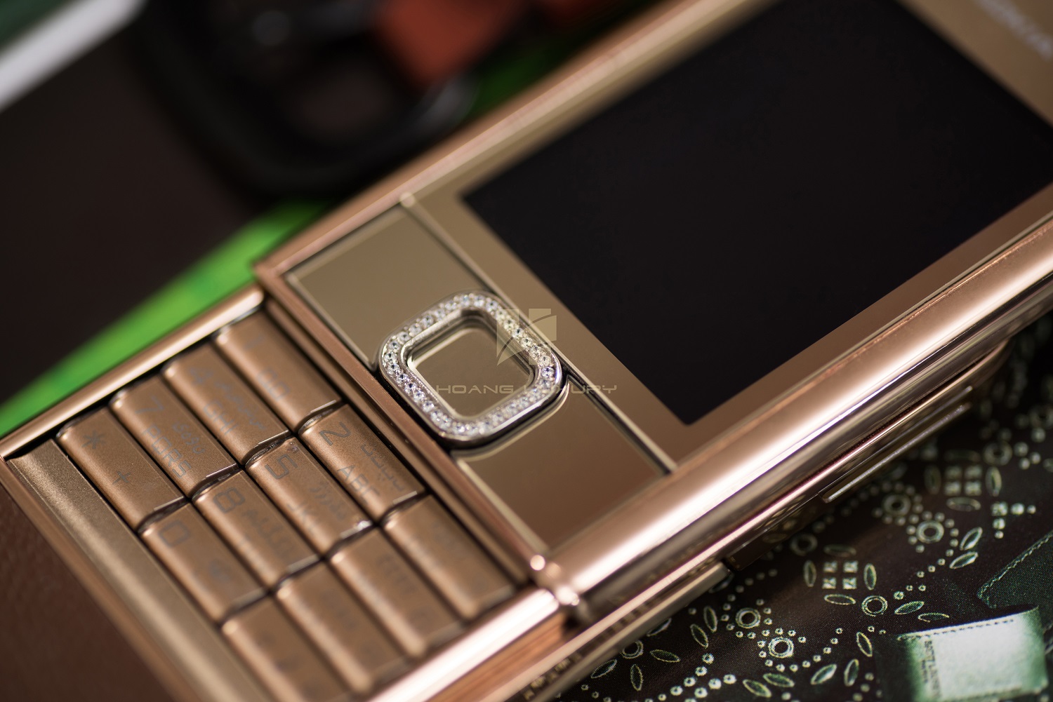 Nokia 8800 vàng hồng da nâu đá viền- Những tinh túy của cái đẹp hoài cổ Nokia 8800 vàng hồng da nâu đá viền- Những tinh túy của cái đẹp hoài cổ