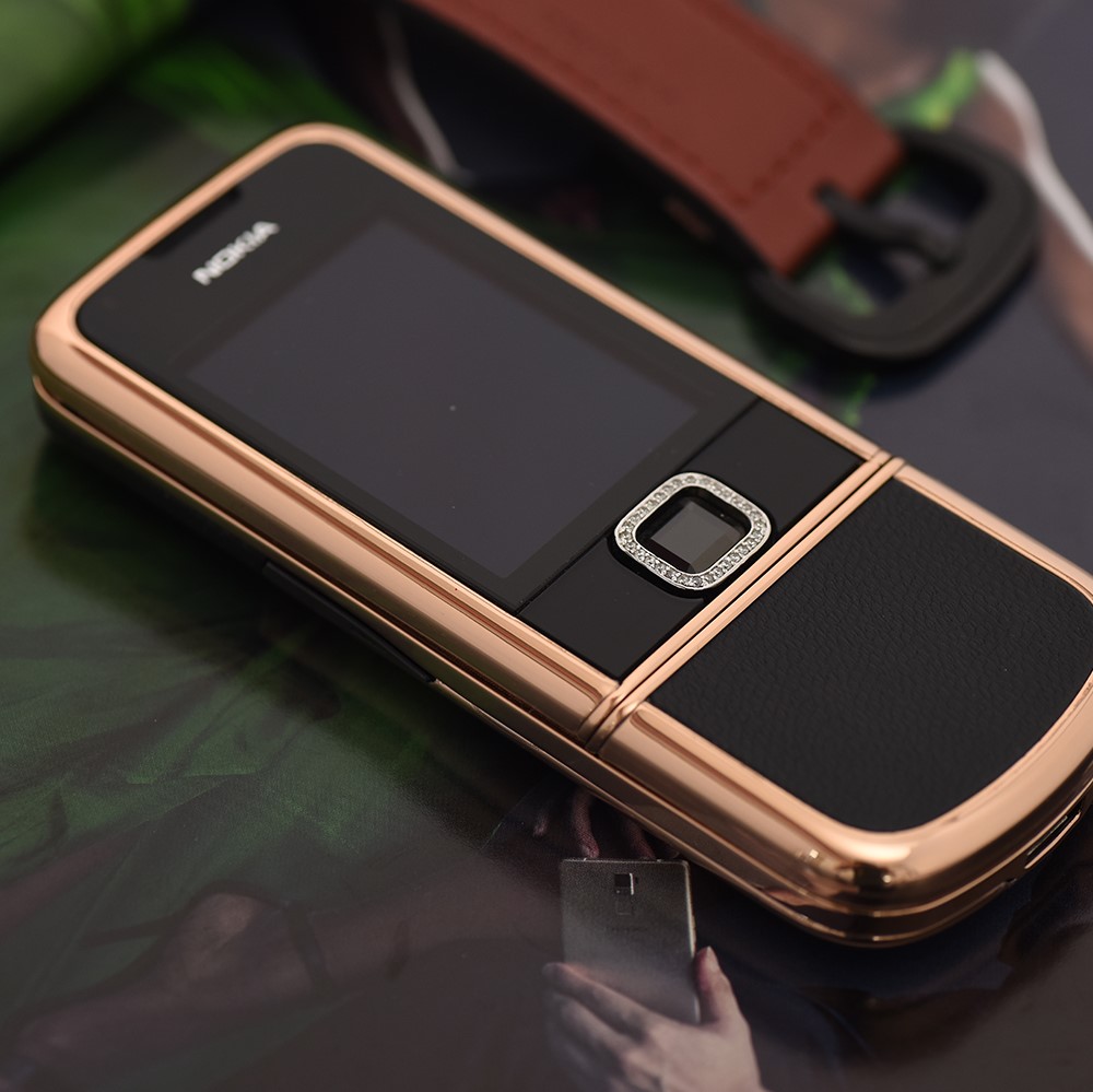 Nokia 8800 vàng hồng da đen đá viền- Biểu tượng thành công của nam giới Nokia 8800 vàng hồng da đen đá viền- Biểu tượng thành công của nam giới
