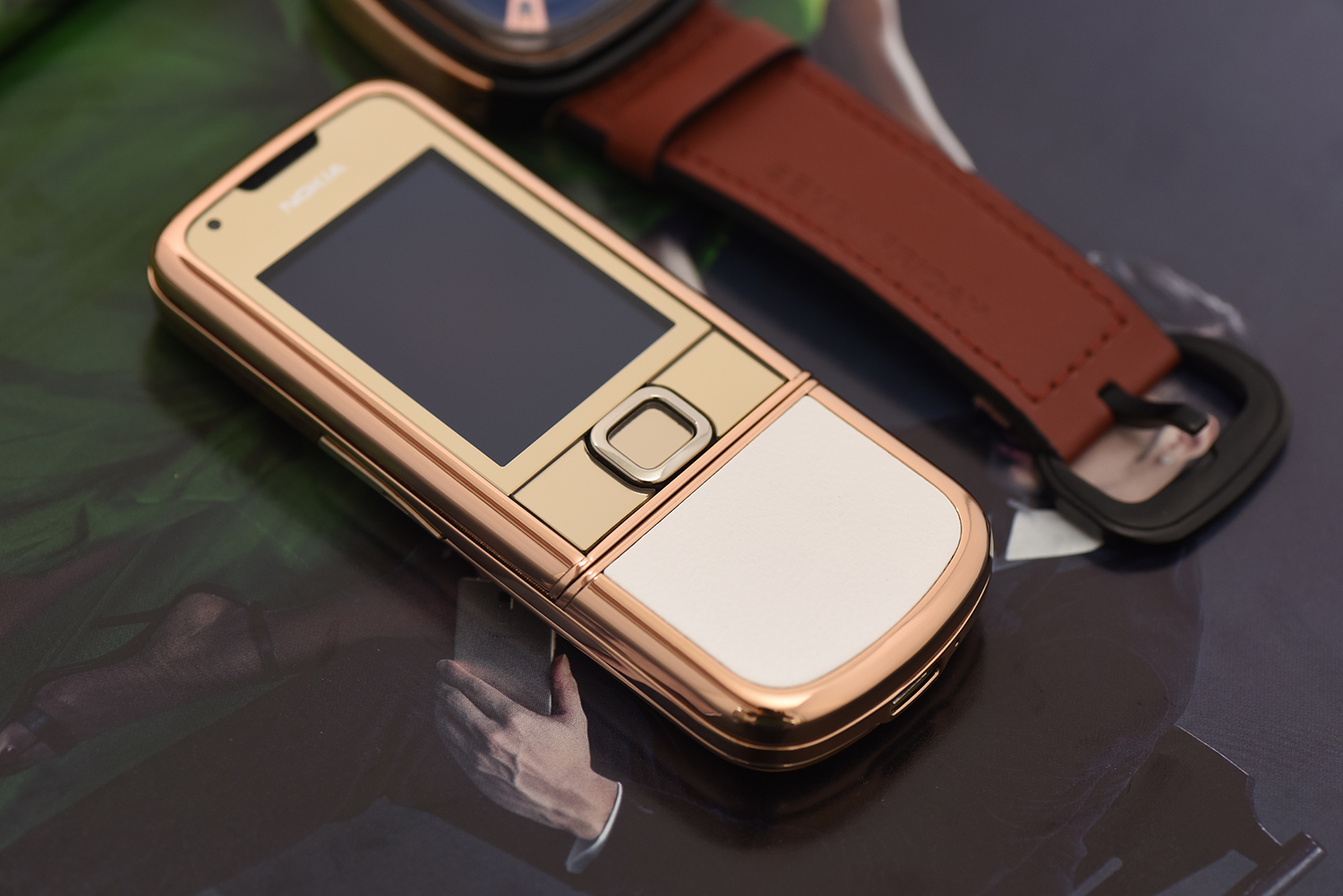 Nokia 8800 vàng hồng da trắng- Nét thanh lịch vượt thời gian Nokia 8800 vàng hồng da trắng- Nét thanh lịch vượt thời gian