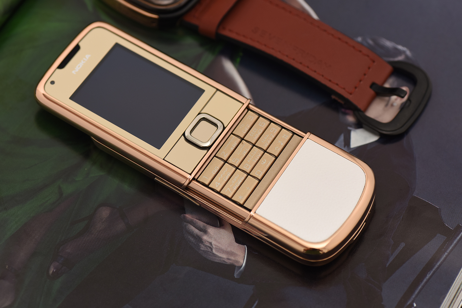 Nokia 8800 vàng hồng da trắng - đỉnh cao của sự tinh tế Nokia 8800 vàng hồng da trắng - đỉnh cao của sự tinh tế