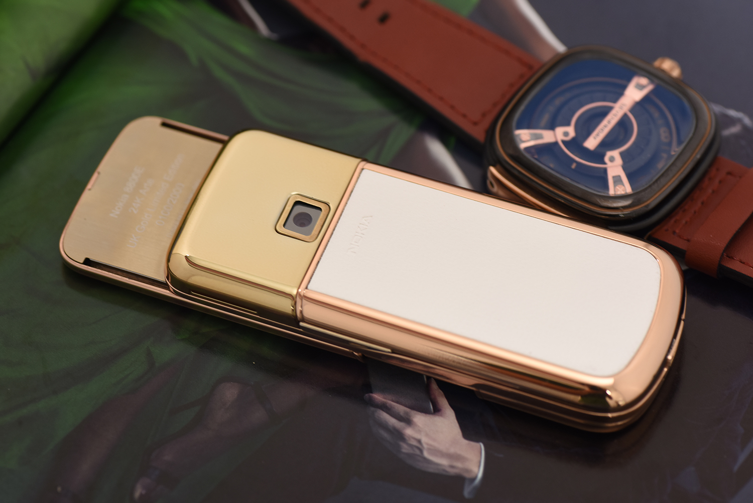 Nokia 8800 vàng hồng da trắng- Tinh tế trong thú chơi đồ xa xỉ Nokia 8800 vàng hồng da trắng- Tinh tế trong thú chơi đồ xa xỉ