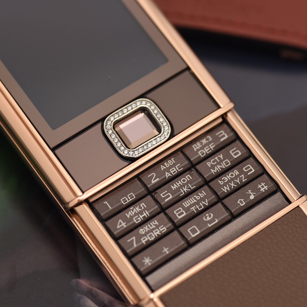 Vẻ đẹp xa xỉ của Nokia 8800 vàng hồng da nâu full đá Vẻ đẹp xa xỉ của Nokia 8800 vàng hồng da nâu full đá