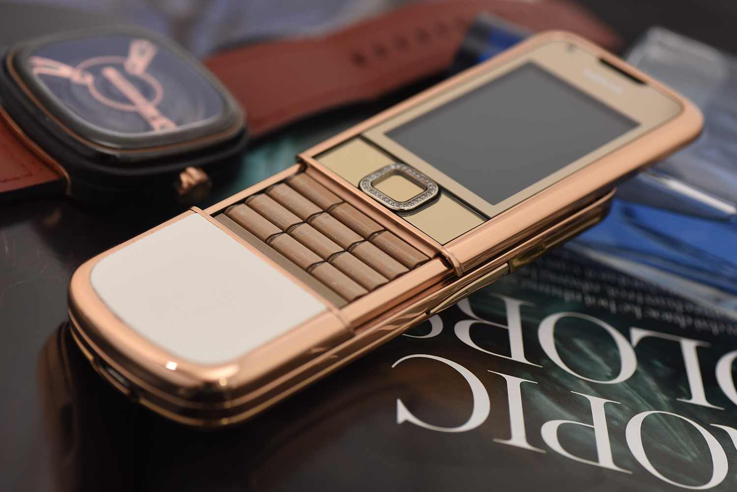 Nokia 8800 vàng hồng da trắng đá viền - hoa hậu của dòng máy nokia 8800 Nokia 8800 vàng hồng da trắng đá viền - hoa hậu của dòng máy nokia 8800