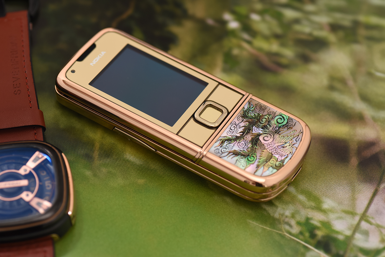 Nokia 8800 vàng hồng long phụng- Giá trị chẳng thế phai nhòa Nokia 8800 vàng hồng long phụng- Giá trị chẳng thế phai nhòa