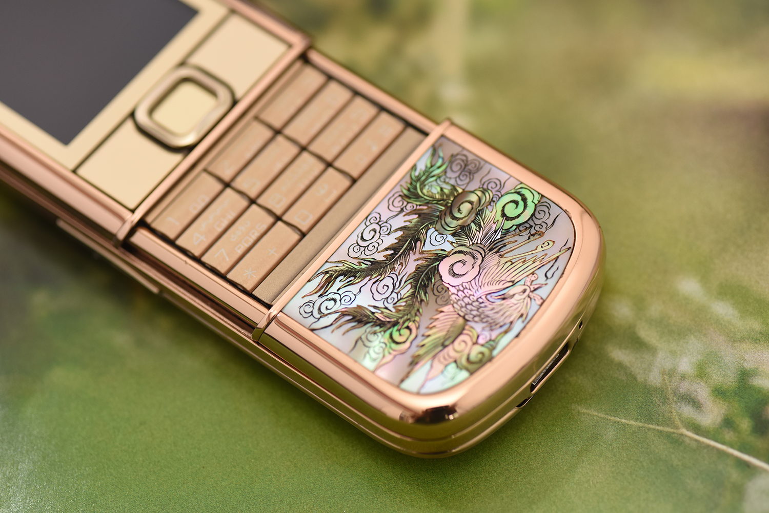 Ông hoàng Nokia 8800 vàng hồng long phụng Ông hoàng Nokia 8800 vàng hồng long phụng