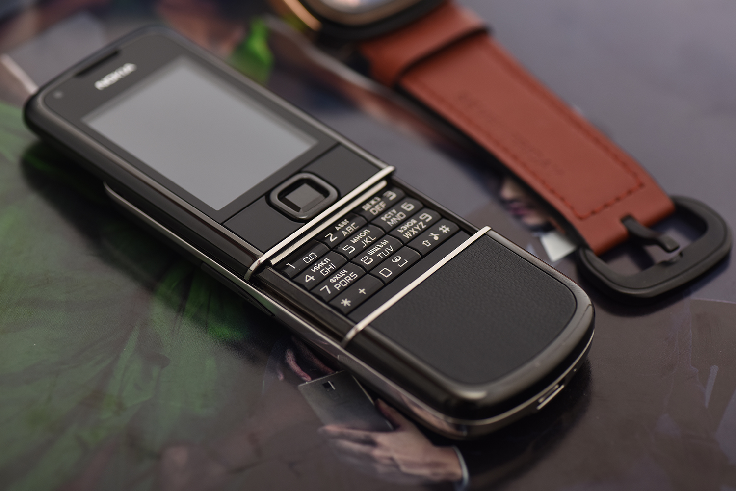 Nokia 8800 vàng hồng sapphire black- Vẻ đẹp đến từ sự chi tiết Nokia 8800 vàng hồng sapphire black- Vẻ đẹp đến từ sự chi tiết