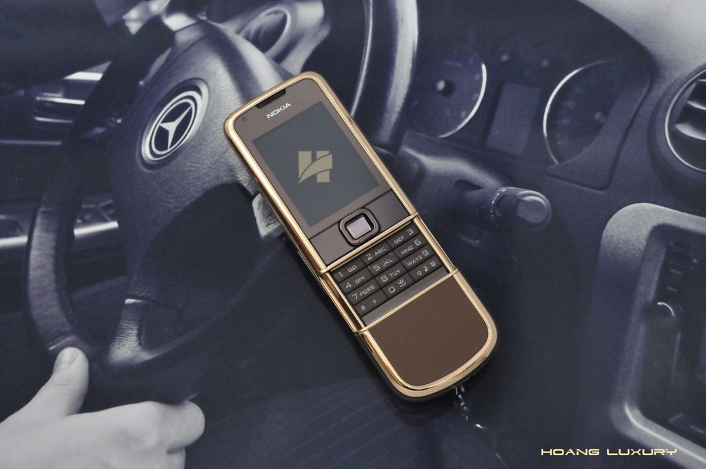 Nokia 8800 vàng hồng da nâu đính rồng- tuyệt tác nhân gian Nokia 8800 vàng hồng da nâu đính rồng- tuyệt tác nhân gian
