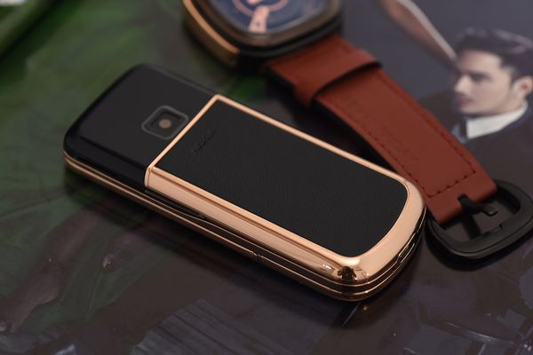 Nokia 8800 vàng hồng da đen đính đá viền – sự trở lại của “huyền thoại thứ ba” Nokia 8800 vàng hồng da đen đính đá viền – sự trở lại của “huyền thoại thứ ba”