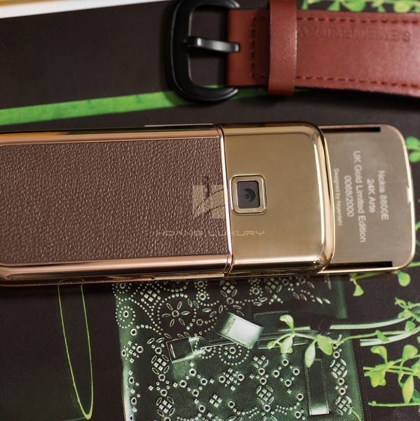 Nokia 8800 vàng hồng da nâu đá viền – kiệt tác đốn gục mọi trái tim Nokia 8800 vàng hồng da nâu đá viền – kiệt tác đốn gục mọi trái tim