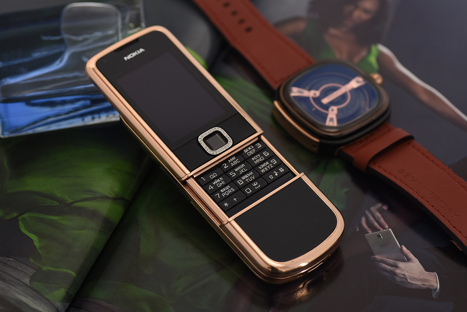 Nokia 8800 vàng hồng da đen đá viền - dấu ấn quá khứ mang ý nghĩa vĩnh cửu Nokia 8800 vàng hồng da đen đá viền - dấu ấn quá khứ mang ý nghĩa vĩnh cửu