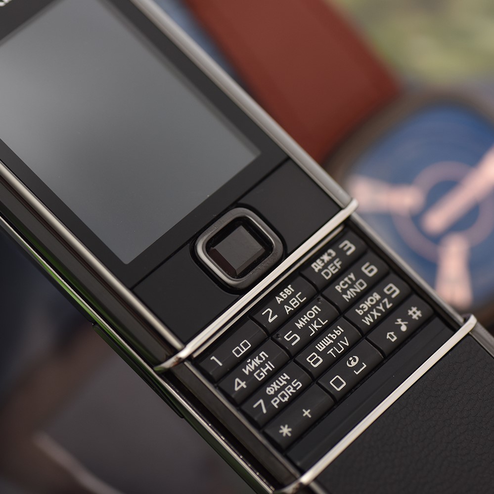Nokia 8800 Sapphire đen- May mắn từ gam màu vĩnh cửu Nokia 8800 Sapphire đen- May mắn từ gam màu vĩnh cửu
