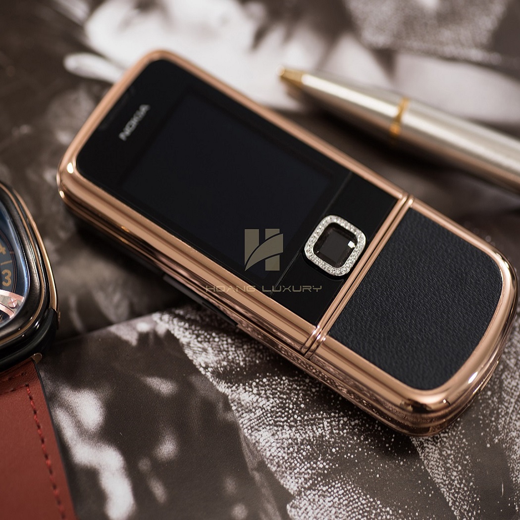 Vẻ đẹp tinh hoa của Nokia 8800 vàng hồng da đen full đá Vẻ đẹp tinh hoa của Nokia 8800 vàng hồng da đen full đá