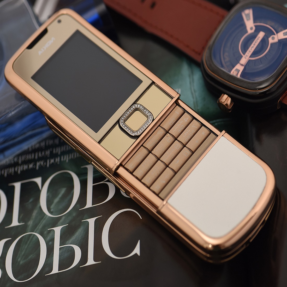 Nokia 8800 vàng hồng da trắng đá viền- Nàng thơ trong lòng giới mộ điệu Nokia 8800 vàng hồng da trắng đá viền- Nàng thơ trong lòng giới mộ điệu