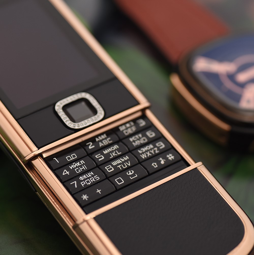 Nokia 8800 vàng hồng da đen đá viền- Siêu phẩm điện thoại độ từ Nga Nokia 8800 vàng hồng da đen đá viền- Siêu phẩm điện thoại độ từ Nga