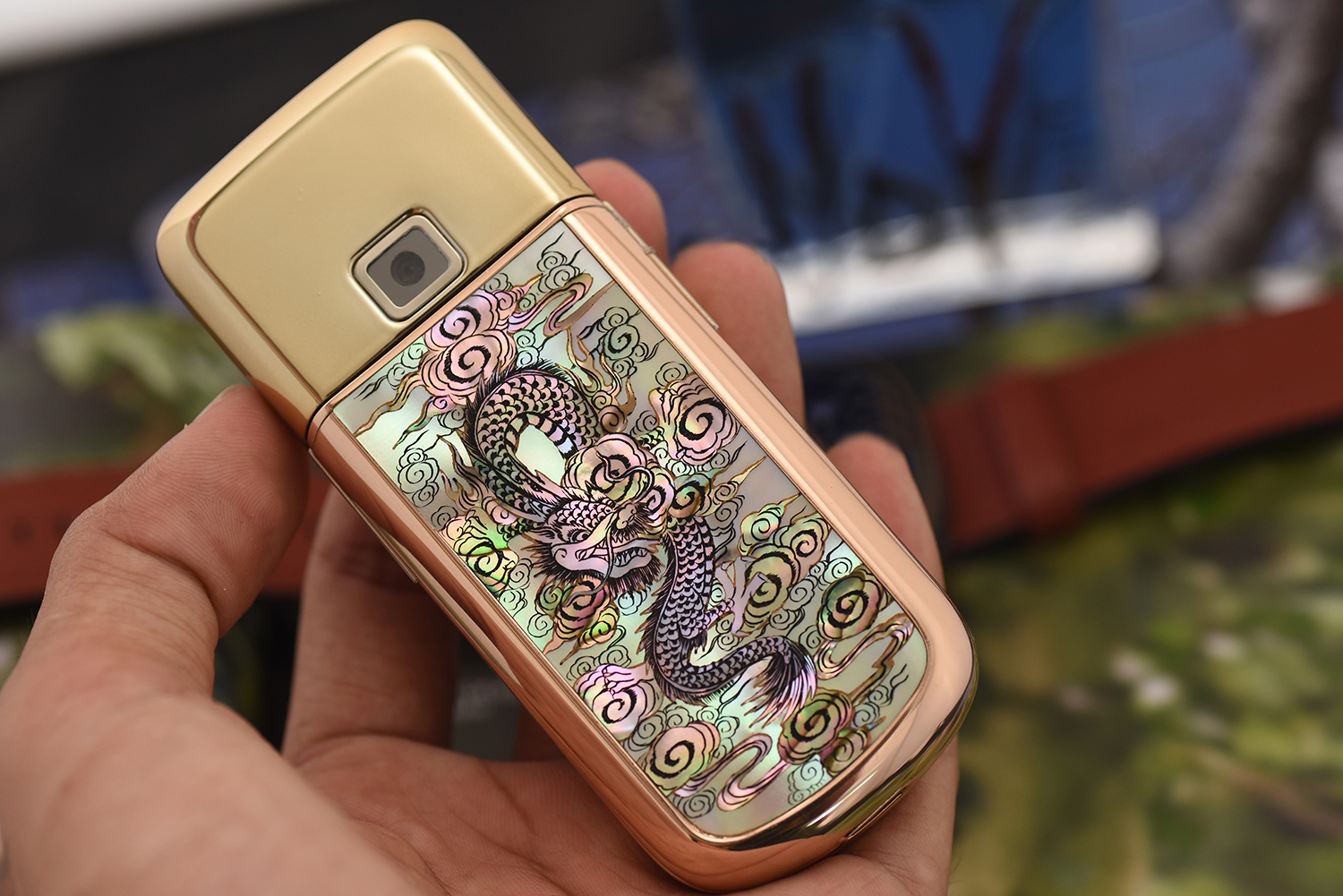 Nokia 8800 vàng hồng long phụng- Vẻ đẹp Đông phương vĩnh cửu Nokia 8800 vàng hồng long phụng- Vẻ đẹp Đông phương vĩnh cửu