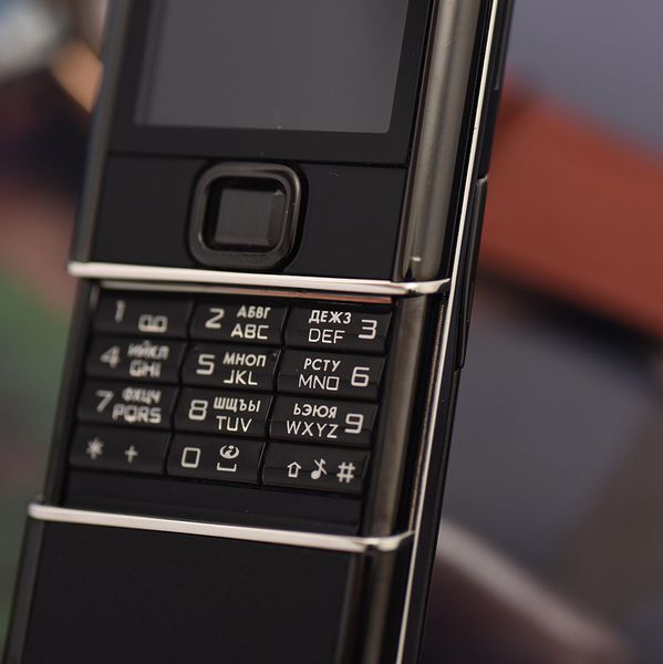 Nokia 8800 sapphire đen – vị thần của sự thật Nokia 8800 sapphire đen – vị thần của sự thật