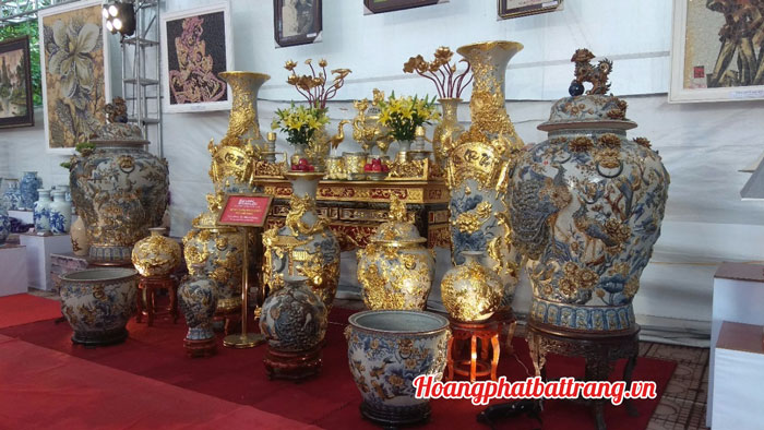 Ban thờ mẫu dát vàng cao cấp, lộc bình dát vàng cao cấp