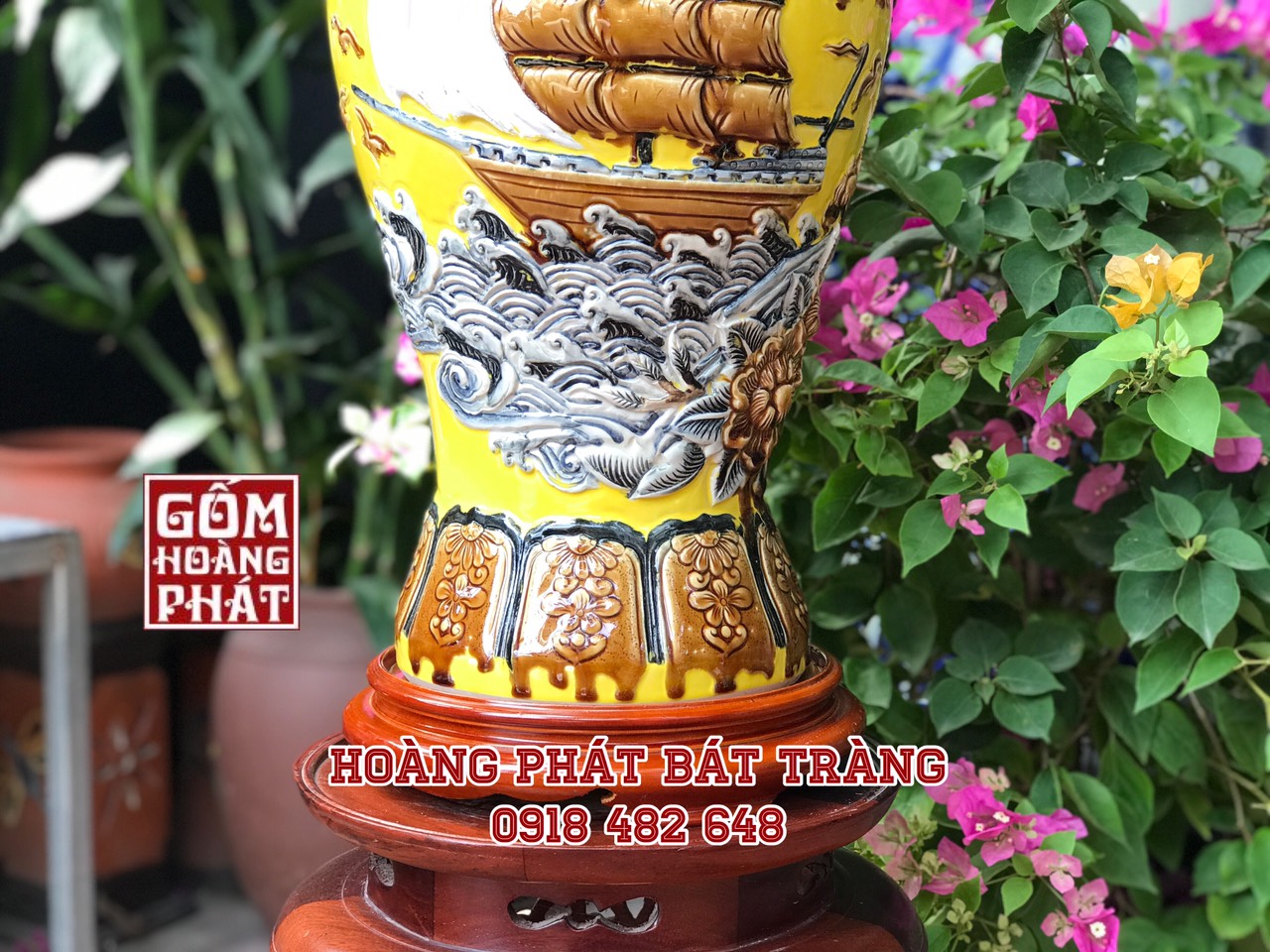 Mai bình tích lộc Thuận buồm xuôi gió đắp nổi nền vàng Bát Tràng H47cm MBTL20 325