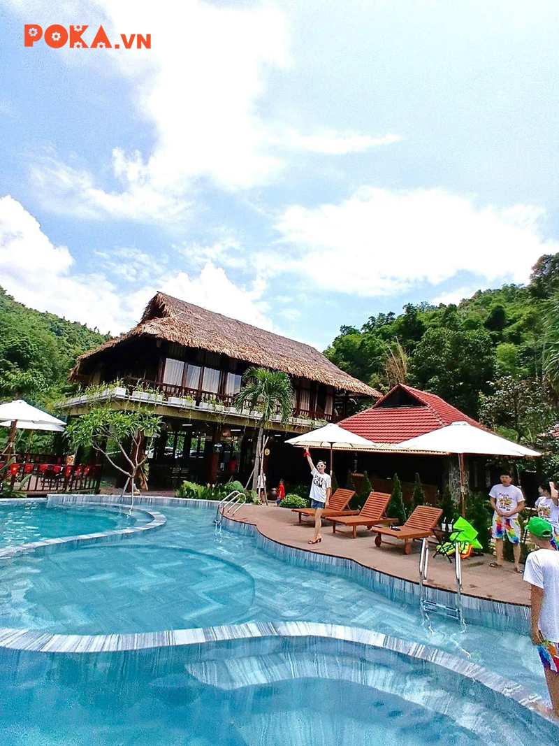 Hình 10: Bàn ghế hồ bơi cho resort tại Kim Bôi