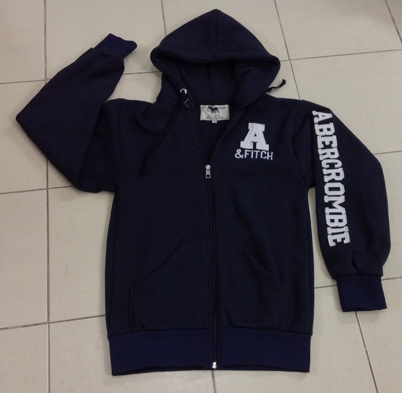 Áo khoác Abercrombie & Fitch, chữ nổi đắp tay