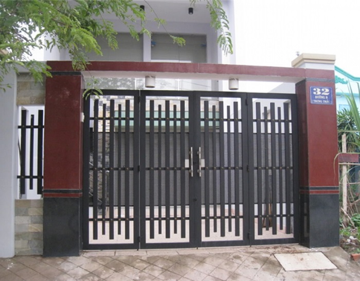 Cửa cổng làm bằng sắt hộp