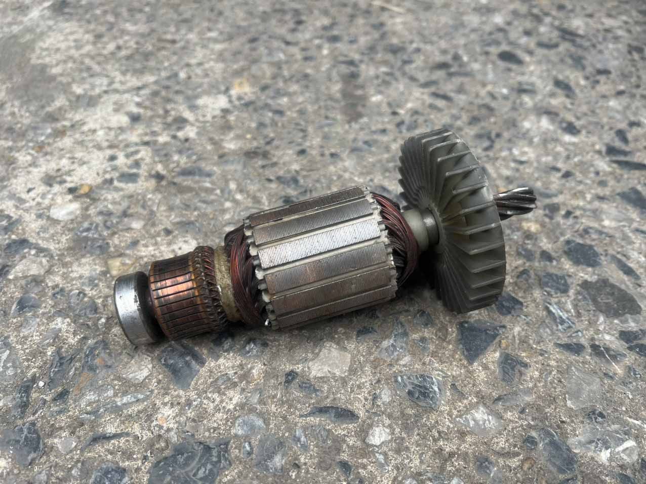 Máy khoan pin không chạy