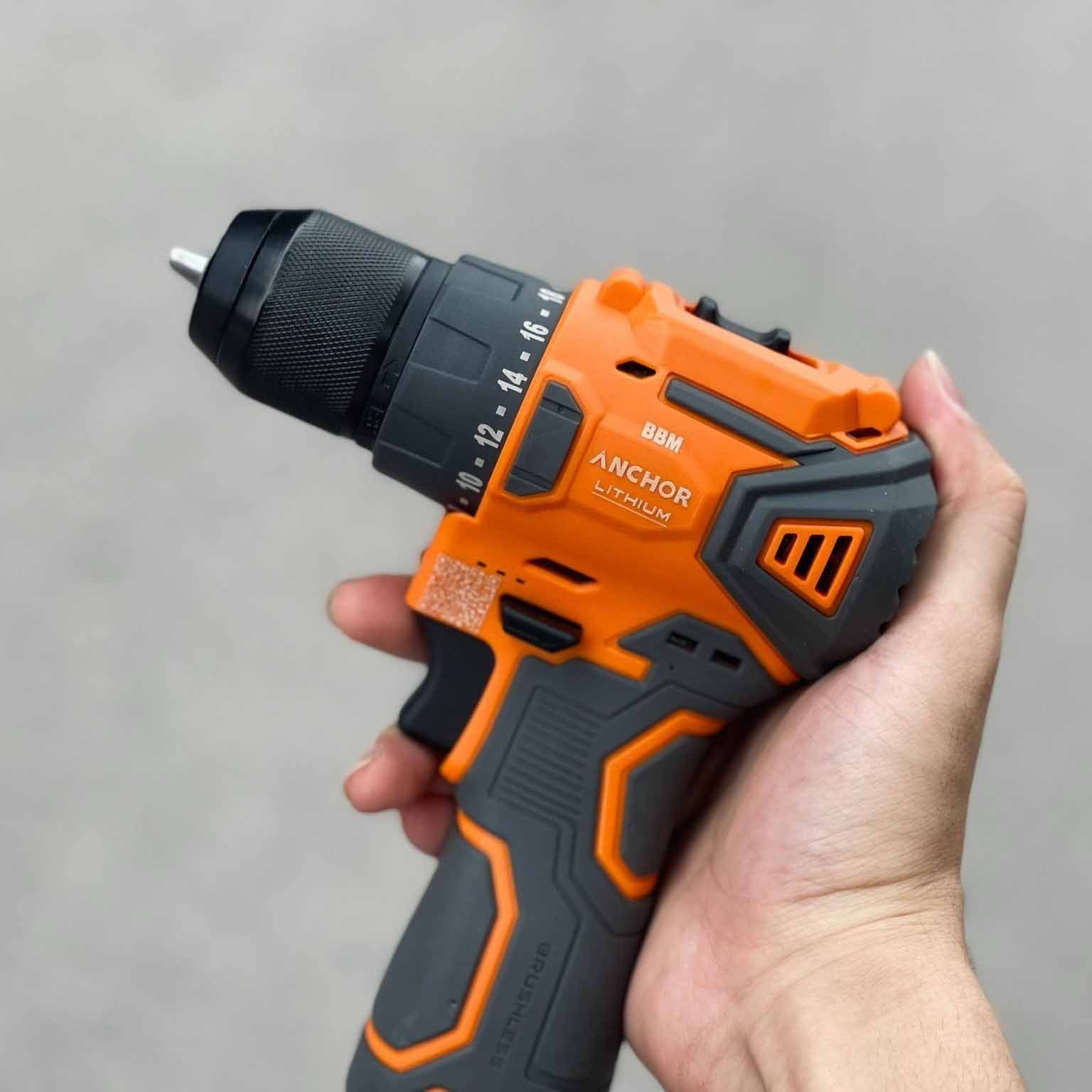 Máy khoan pin yếu